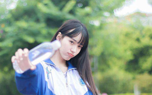 在学校怎么和女生搭讪容易成功点?